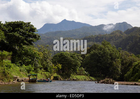 Gunung Api Berg- und Paku im Mulu Nationalpark in Sarawak, Malaysia Stockfoto