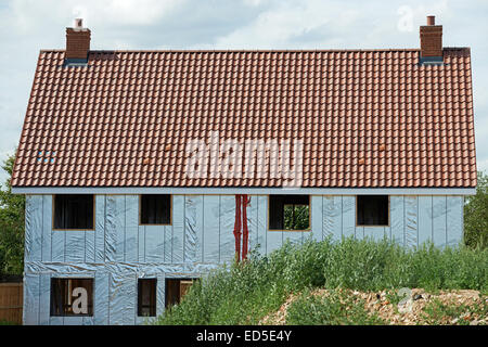 Dämmplatten für erschwingliche Häuser im Bau in einem Dorf in Suffolk Stockfoto