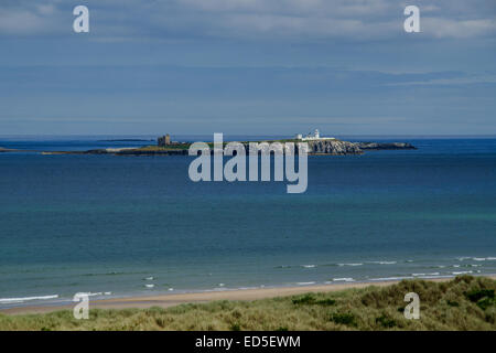 Ein Blick auf den Farne Islands vor der Küste von Northumberland. Stockfoto