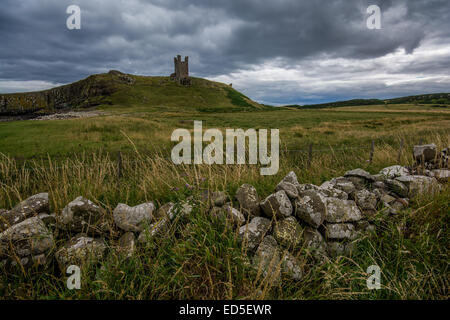 Dunstanburgh Castle an der Küste von Northumberland. Stockfoto