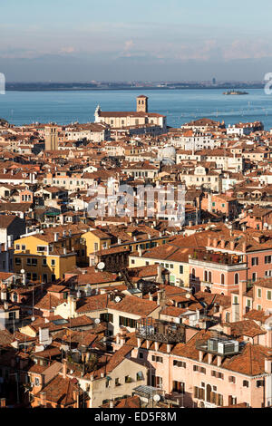 Blick auf den Norden der Stadt von Campanile, Venedig, Italien Stockfoto