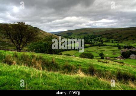 Zu Fuß zurück von Keld im Swaledale diese, sind die Aussichten. Das Dorf auf der rechten Seite ist Muker. Swaledale Leinwand. Swaledale Leinwände Stockfoto