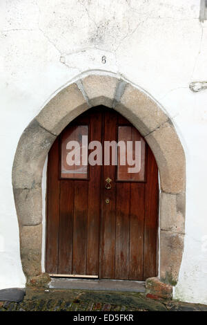 Eingang in das historische Dorf Monsaraz im Alentejo Portugal. Stockfoto