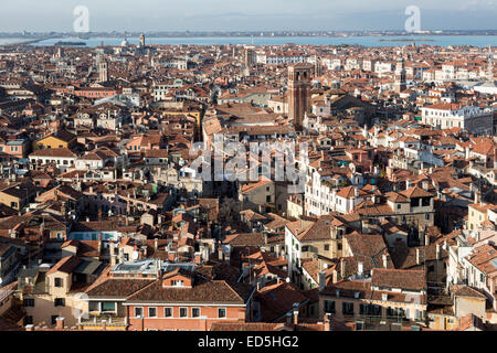 Blick auf den Norden der Stadt von Campanile, Venedig, Italien Stockfoto