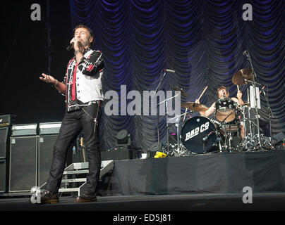 15. Juli 2014 - Raleigh, North Carolina; USA - Sänger PAUL RODGERS und Drummer SIMON KIRKE die Band, die live als ihre 2014-Tour führt von Bad Company macht einen Stopp auf der Time Warner Cable Musikpavillon befindet sich Iin Raleigh. Copyright 2014 Jason Moore. © Jason Moore/ZUMA Draht/Alamy Live-Nachrichten Stockfoto