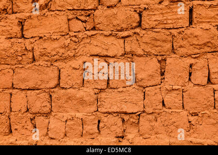 Adobe-Ziegel und Mauer. In der Nähe von Tagounite und Mhamid. Marokko. Nordafrika. Afrika Stockfoto