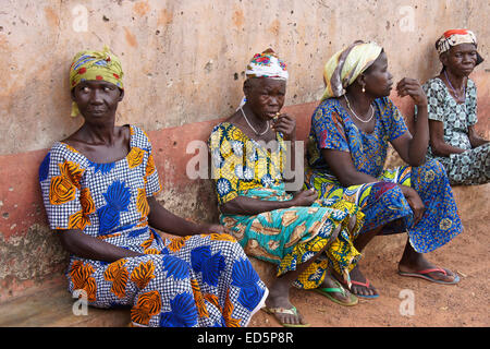 Vier Frauen in Tracht, Gambaga, Ghana Stockfoto