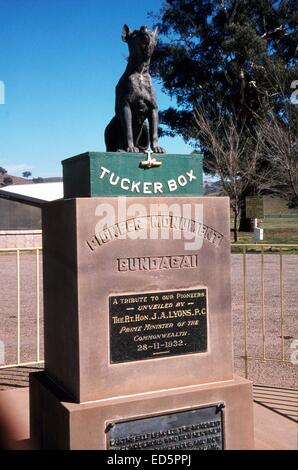 Hund auf Tucker Box Pioneer Monument, Gundagai, NSW Stockfoto