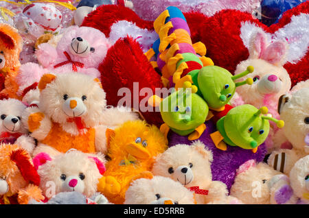 viele schöne bunte soft Kinderspielzeug Markt Stockfoto