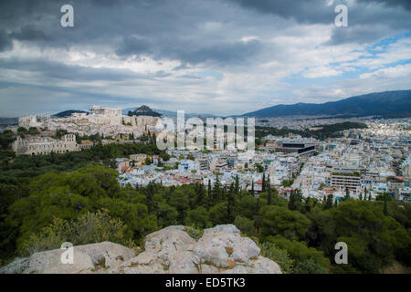 Panoramablick auf die Akropolis von Athen und seine Hauptattraktion, die Parthenon, Athen, Griechenland Stockfoto