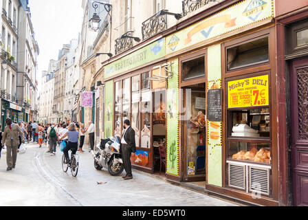 Micky's Deli in der Rue des Rosiers im jüdischen Viertel des Marais, Paris, Frankreich Stockfoto