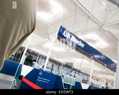 UK Border Passkontrolle am Flughafen Stansted, London, England, UK Stockfoto