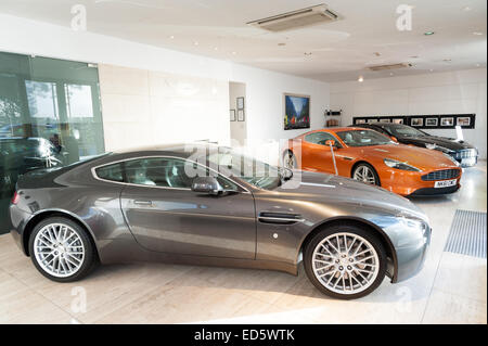 Aston Martin Autohaus am Stratstone auf der Park Lane, Mayfair, London, England, UK Stockfoto