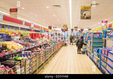 Aldi Supermarkt Gang, London, England, UK Stockfoto