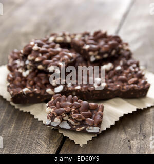 chocolate with puffed rice bar on wooden table, close up Stockfoto