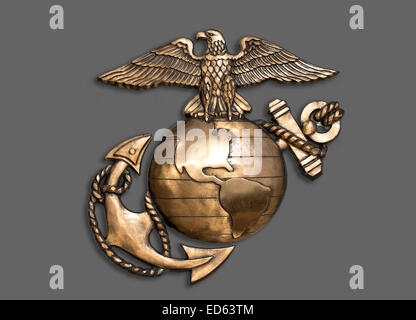 Marine Adler, Kugel und Anker Messing-Emblem. Stockfoto