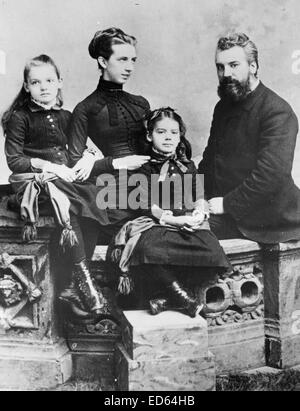 Alexander Graham Bell mit seiner Frau Mabel und Töchter Elsie (links) und Marian (Daisy), c1885, Fotoabzug Stockfoto