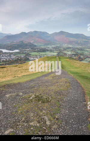 Blick vom Gipfel des Latrigg über Keswick in Richtung Coledale Fells, englischen Lake District Stockfoto