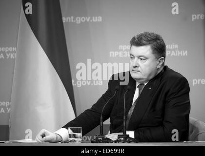 Kiew, Ukraine. 29. Dezember 2014. Der ukrainische Präsident Poroshenko statt eine abschließende Pressekonferenz. Die Hauptfrage, Ukrainer einer Antwort wollen - ob zur Stabilisierung der Situation im Osten des Landes, und er erwartet, dass die ukrainische Wirtschaft. Bildnachweis: Igor Golovnov/Alamy Live-Nachrichten Stockfoto