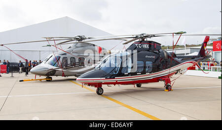 ISTANBUL, Türkei - 27. September 2014: Hubschrauber in Istanbul Airshow in Flughafen Istanbul-Atatürk stattfindenden Stockfoto