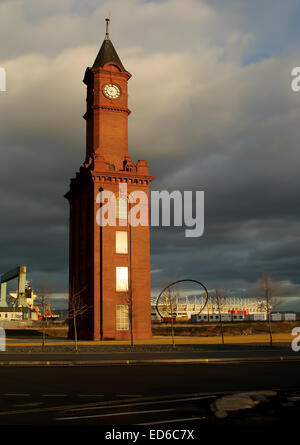 Mit allen Land Flatenned um Cargo-Flotte ist Middlesbrough das einzige, was links stehen diese wunderbare Clock Tower. Flüsse Stockfoto