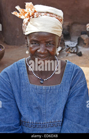 Ältere Frau Gambaga, Ghana, mit tribal Narben im Gesicht Stockfoto