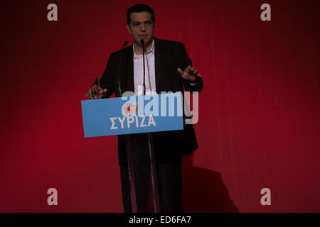 Athen, Griechenland, 29. Dezember 2014. Linke Oppositionsführer SYRIZA, Alexis Tsipras Adressen Anhänger nach frühen nationale Wahlen in Griechenland verkündet wurden. "Dies ist der Anfang vom Ende eines Regimes, das Griechenland in Armut, Arbeitslosigkeit, Elend und Verzweiflung gestürzt", betonte er. Bildnachweis: Nikolas Georgiou/Alamy Live-Nachrichten Stockfoto