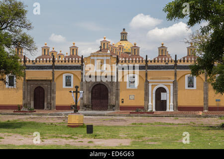 49 Kuppeln der Capilla Real oder königliche Kapelle in Cholula, Mexiko, eine Kopie der großen Moschee von Cordoba, Spanien, stammt aus dem Jahr 1542. Stockfoto