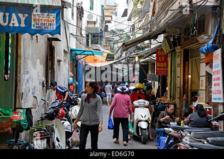 Straßenszene, Altstadt (aka The 36 Straßen), Hanoi, Vietnam Stockfoto