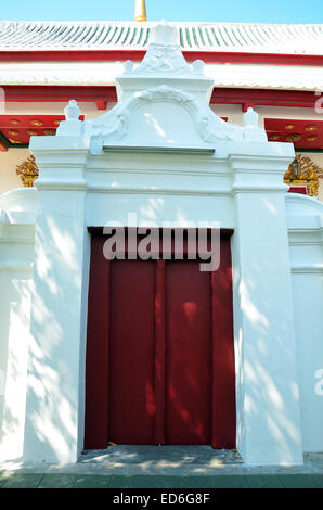 Wat Bowonniwet Vihara oder Wat Bowon gilt als einer der Bangkok? s wichtigsten Tempel. Stockfoto