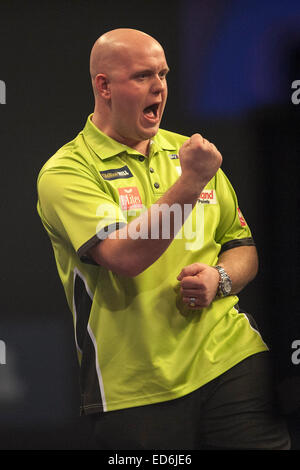 London, UK. 29. Dezember 2014. William Hill PDC World Darts Championship. Michael van Gerwen (1) [NED] feiert sein Spiel mit Terry Jenkins (16) [ENG]. Gerwen gewann das Spiel 4: 1. Bildnachweis: Aktion Plus Sport/Alamy Live-Nachrichten Stockfoto