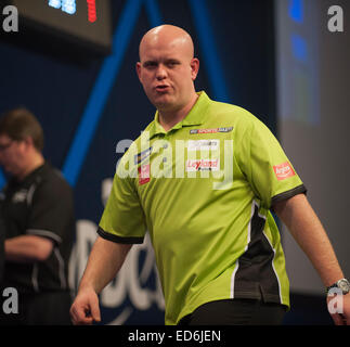 London, UK. 29. Dezember 2014. William Hill PDC World Darts Championship. Michael van Gerwen (1) [NED] feiert sein Spiel mit Terry Jenkins (16) [ENG]. Gerwen gewann das Spiel 4: 1. Bildnachweis: Aktion Plus Sport/Alamy Live-Nachrichten Stockfoto