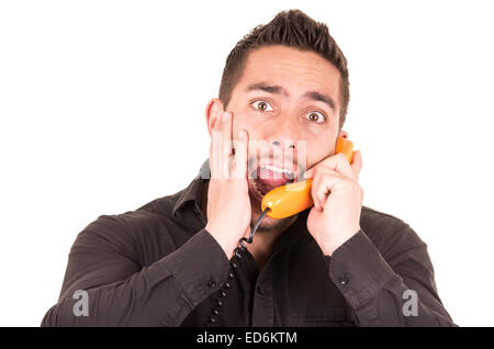 Closeup Portrait von schöner hispanic Mann reden auf Retro-Telefon mit Schnur Stockfoto