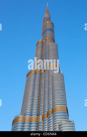 DUBAI, Vereinigte Arabische Emirate - 27 NOVEMBER: Burj Khalifa am 27. November 2014 in Dubai, Vereinigte Arabische Emirate. Burj Khalifa ist derzeit das höchste Gebäude der Stockfoto
