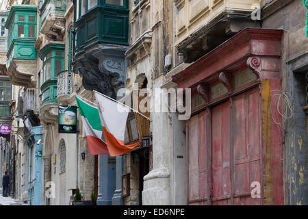 Traditionellen maltesischen Balkonen in der alten Stadt von Valletta Malta Stockfoto