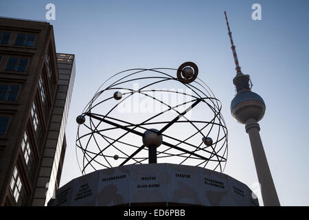 Weltzeituhr am Alexanderplatz in berlin Stockfoto