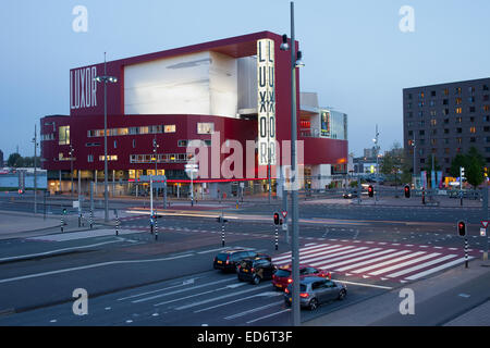 Die neuen Luxor Theater zeitgenössische, moderne Architektur im Stadtzentrum von Rotterdam in Holland, Niederlande. Stockfoto