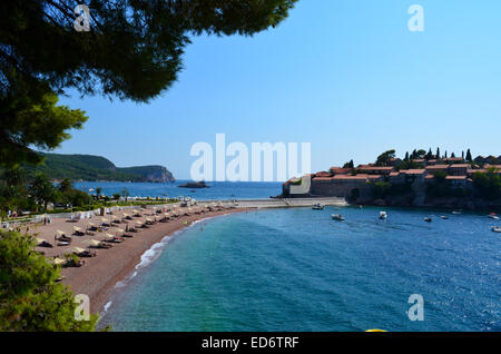 Privatstrand in der Nähe von Insel Sveti Stefan in Montenegro Stockfoto