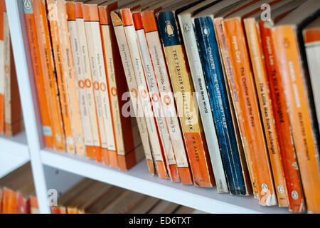 Vintage Taschenbücher veröffentlicht durch Penguin Books - Ende 1940er bis 1960er Stockfoto