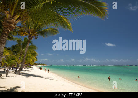 Mauritius, Le Morne, Menschen am Strand Lux Le Morne Hotels Stockfoto