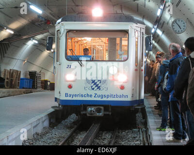 Zugspitzbahn - Zahnradbahn auf Deutschlands höchsten Berg Zugspitze - Oktober 2014 Stockfoto