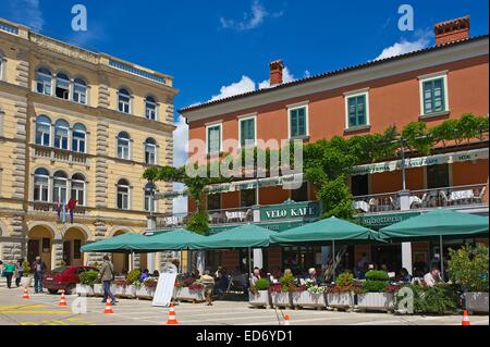 Café in der alten Stadt Labin, Istrien, Kroatien Stockfoto