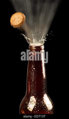 Bierflasche tauchen seine Spitze. Stockfoto