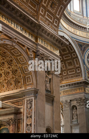 St. Peter Basilika Interieur im Vatikan Rom Italien Stockfoto