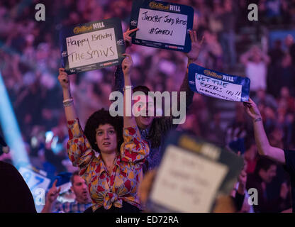 London, UK. 30. Dezember 2014. William Hill PDC World Darts Championship. Dart-Fans bei William Hill Darts-Weltmeisterschaft 2015. © Aktion Plus Sport/Alamy Live-Nachrichten Stockfoto