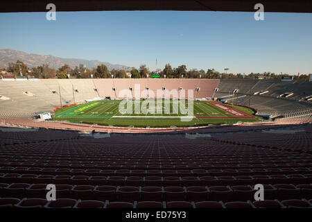 Pasadena, CA. 30. Dezember 2014. Der Rose Bowl-Bereich ist lackiert und startklar für die 101. Rose Bowl-Spiel präsentiert von Northwestern Mutual auf Donnerstag, 1. Januar 2015, CA. (obligatorische Credit: Juan Lainez/MarinMedia.org/Cal Sport Media) (komplette Fotograf und Kreditkarte erforderlich) © Csm/Alamy Live-Nachrichten Stockfoto