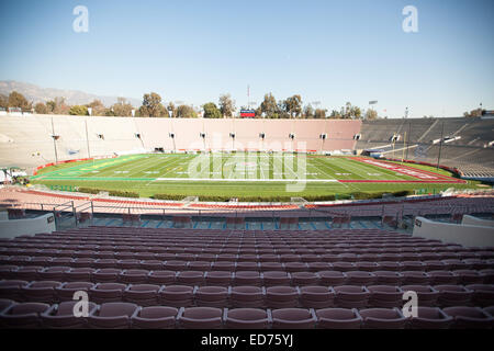 Pasadena, CA. 30. Dezember 2014. Der Rose Bowl-Bereich ist lackiert und startklar für die 101. Rose Bowl-Spiel präsentiert von Northwestern Mutual auf Donnerstag, 1. Januar 2015, CA. (obligatorische Credit: Juan Lainez/MarinMedia.org/Cal Sport Media) (komplette Fotograf und Kreditkarte erforderlich) © Csm/Alamy Live-Nachrichten Stockfoto