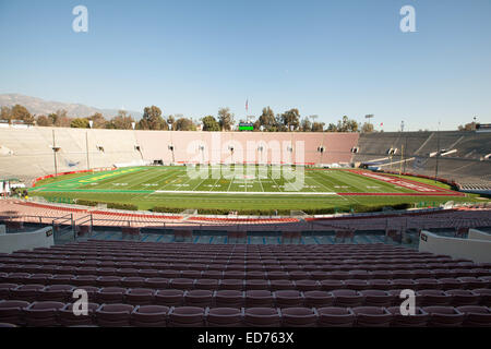 Pasadena, CA. 30. Dezember 2014. Der Rose Bowl-Bereich ist lackiert und startklar für die 101. Rose Bowl-Spiel präsentiert von Northwestern Mutual auf Donnerstag, 1. Januar 2015, CA. (obligatorische Credit: Juan Lainez/MarinMedia.org/Cal Sport Media) (komplette Fotograf und Kreditkarte erforderlich) © Csm/Alamy Live-Nachrichten Stockfoto