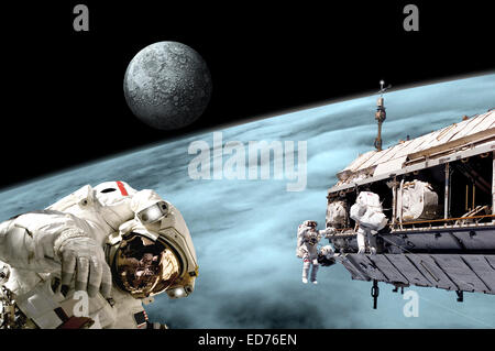 Eine künstlerische Darstellung eines Teams von Astronauten, die Arbeitsleistung auf einer Raumstation während einer großen, fremden Planeten als eine große Stockfoto