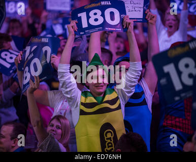 London, UK. 30. Dezember 2014. William Hill PDC World Darts Championship. Dart-Fans bei William Hill Darts-Weltmeisterschaft 2015. © Aktion Plus Sport/Alamy Live-Nachrichten Stockfoto